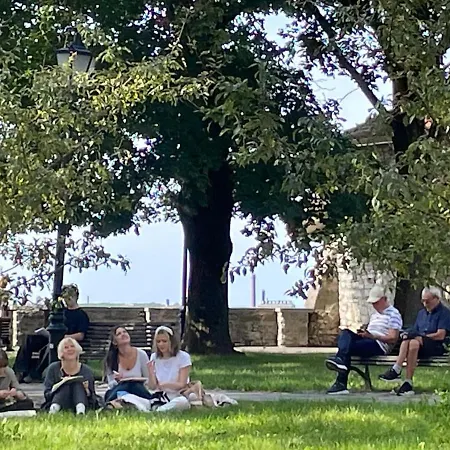 Bishop's Apartament *